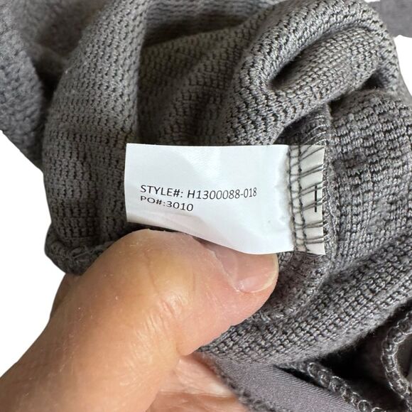 Huk Grey Men's 1/4 Zip Fleece Pullover Chest Pocket Side Pockets Size Small - Picture 7 of 7